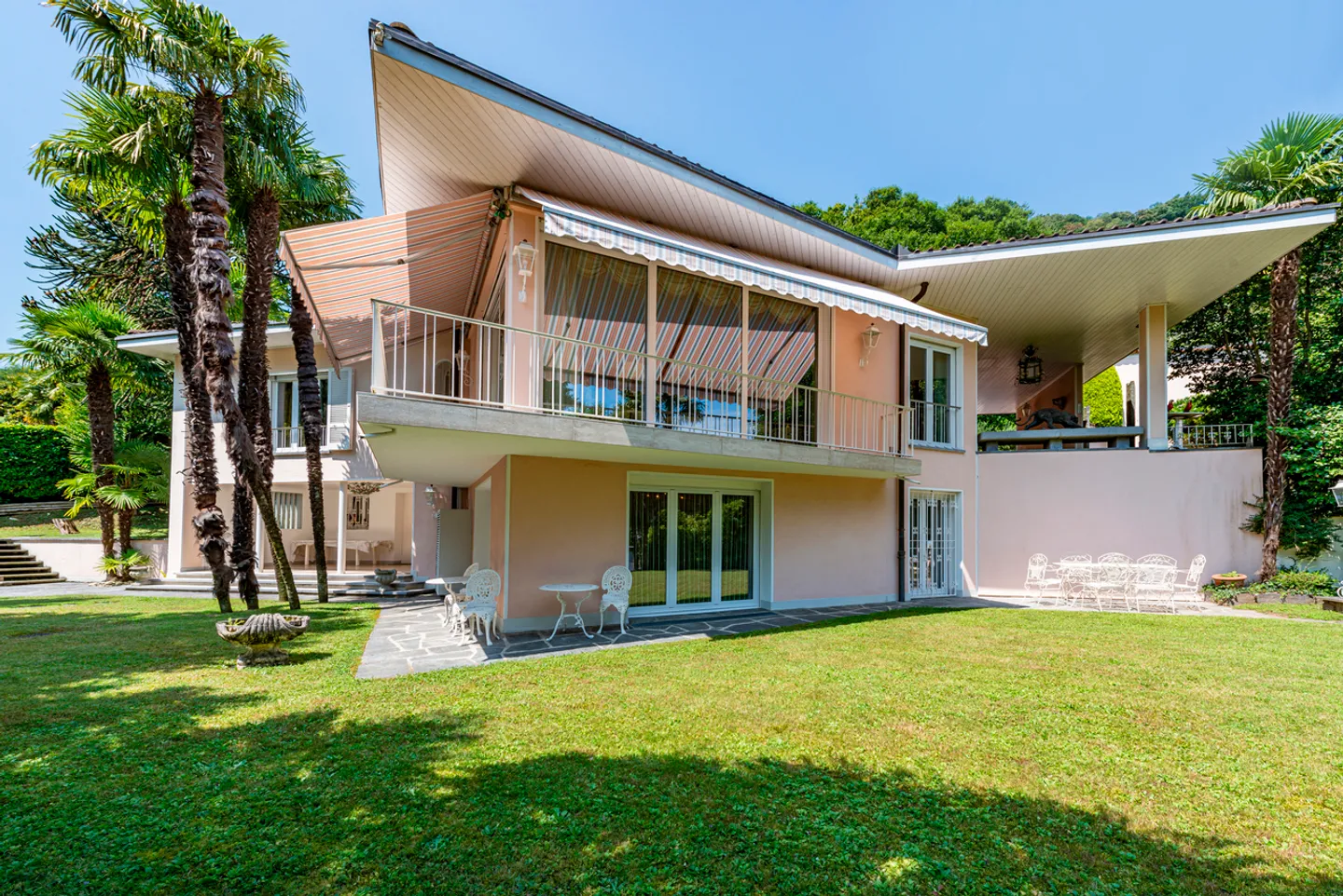 Elegante proprietà immersa nei vigneti di Agno - Foto 3 di 18