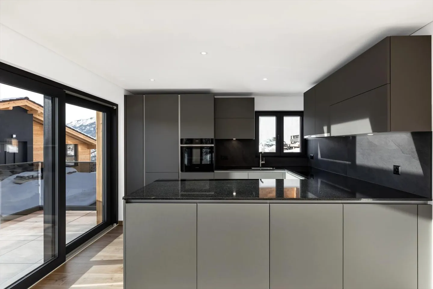 Chalet à Lens où le confort contemporain rencontre l'art de vivre alpin - Photo 5 sur 13