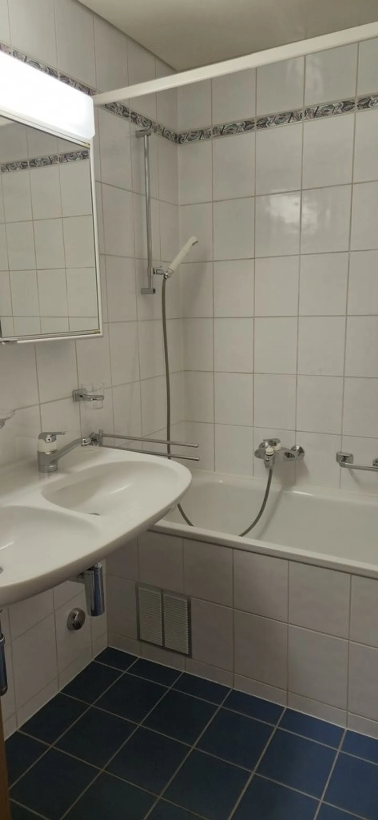 Grab! Magnificent apartment in the heart of Martigny! - Photo 5 of 6