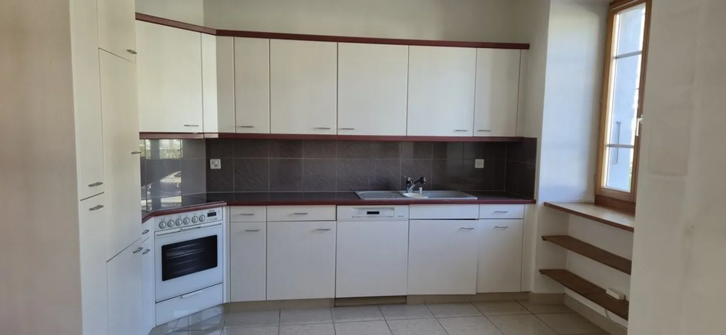 Grab! Magnificent apartment in the heart of Martigny! - Photo 3 of 6