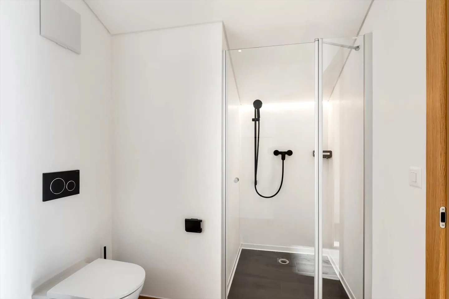 Chalet à Lens où le confort contemporain rencontre l'art de vivre alpin - Photo 12 sur 13