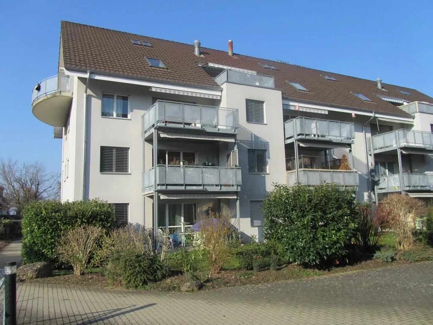 einzigartige Wohnung mit ausgebautem Dachzimmer - Photo 1 of 8