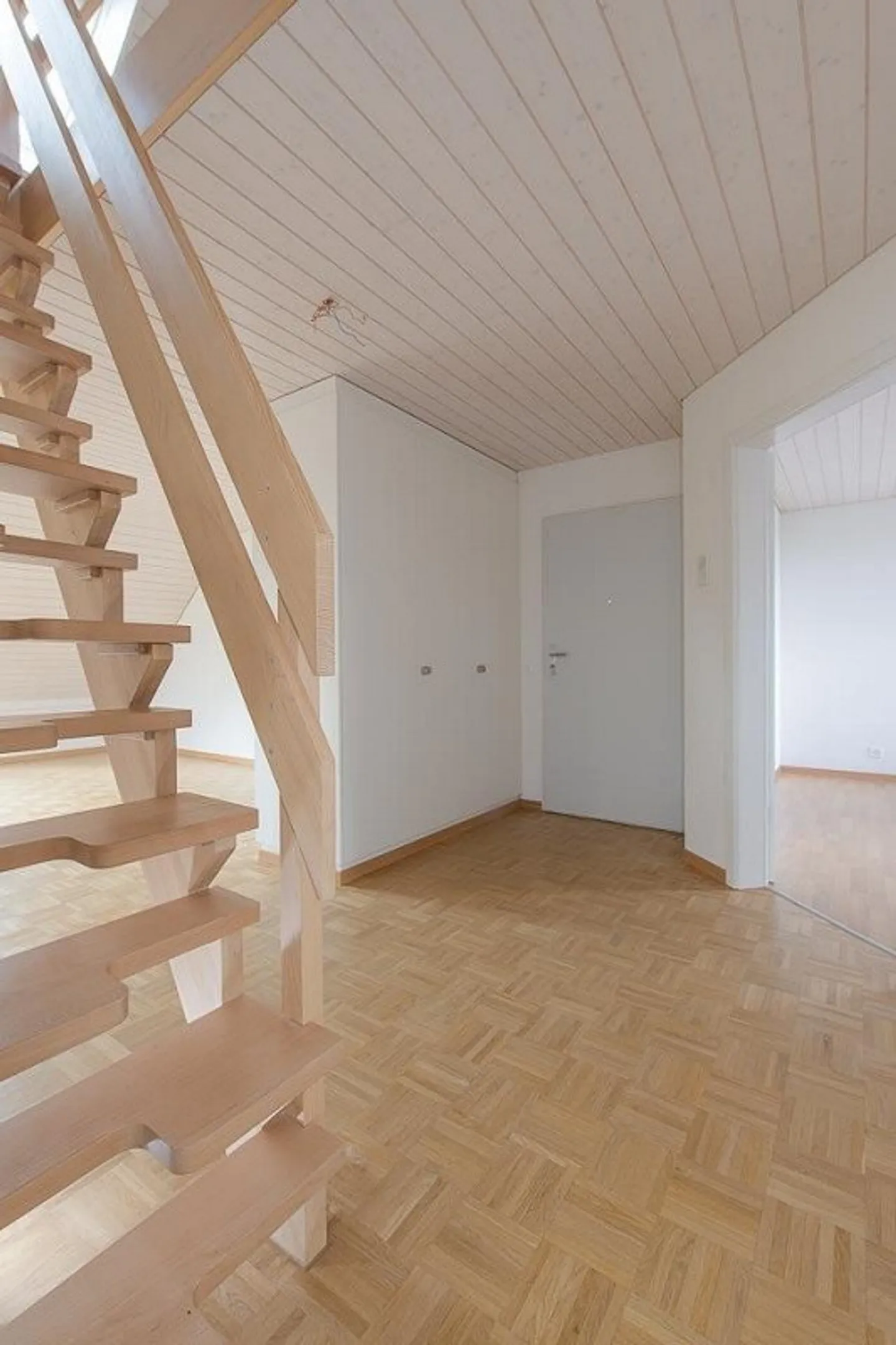 einzigartige Wohnung mit ausgebautem Dachzimmer - Photo 2 of 8