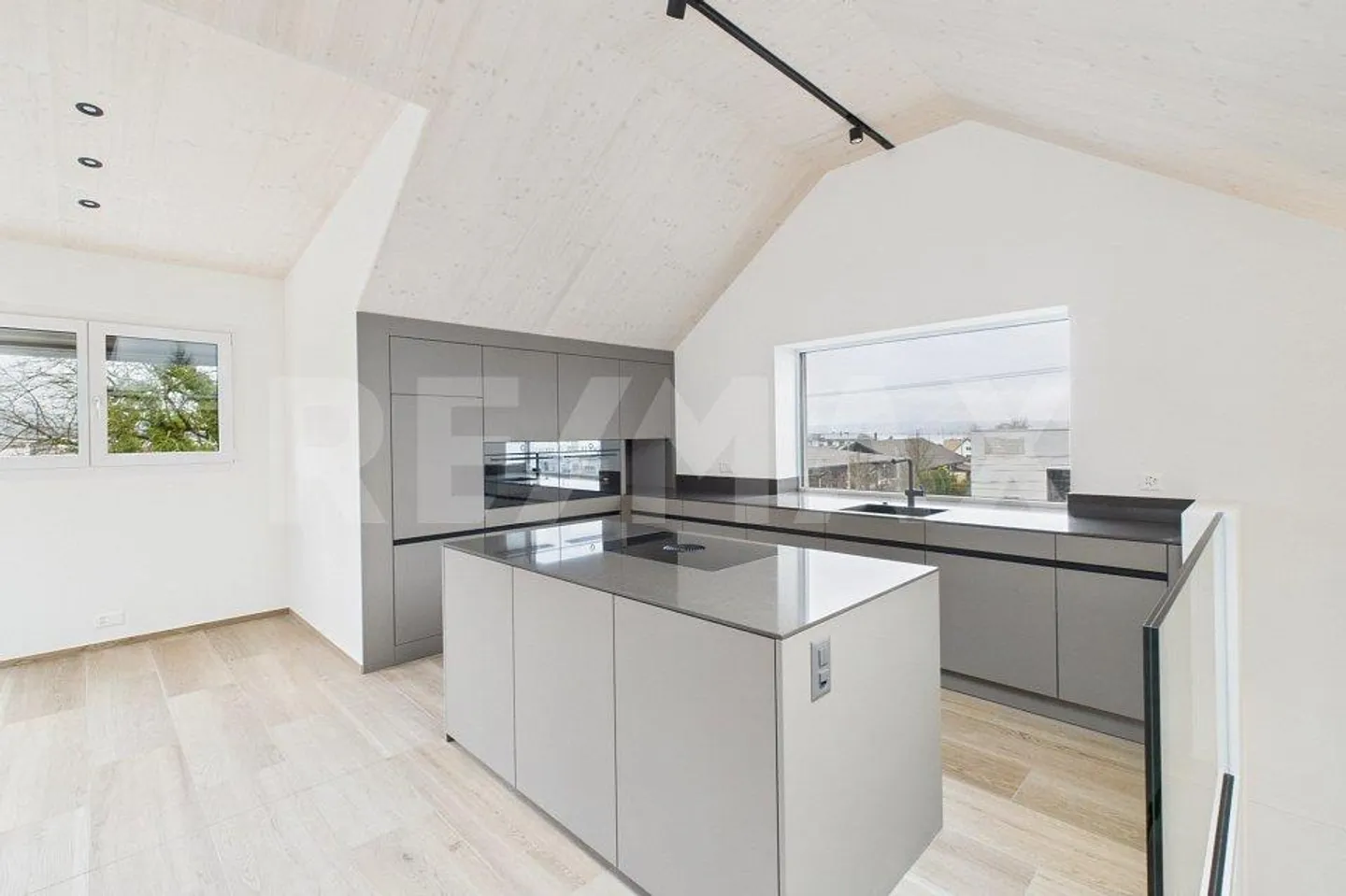 Nuovo, super bello appartamento mansardato di 3,5 locali con balcone a L... - Foto 5 di 13