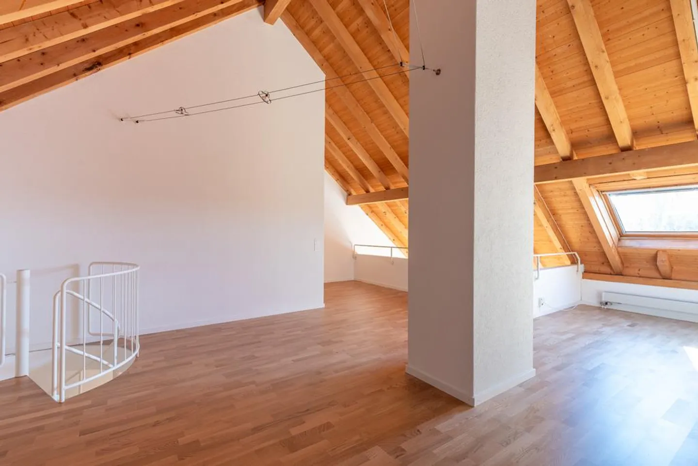 Luminoso appartamento di 3,5 locali in un quartiere tranquillo e adatto alle famiglie - Foto 5 di 10