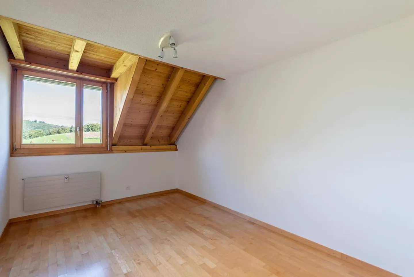 Luminoso appartamento di 3,5 locali in un quartiere tranquillo e adatto alle famiglie - Foto 6 di 10