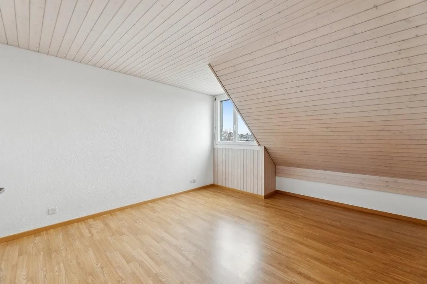 einzigartige Wohnung mit ausgebautem Dachzimmer - Photo 5 of 8