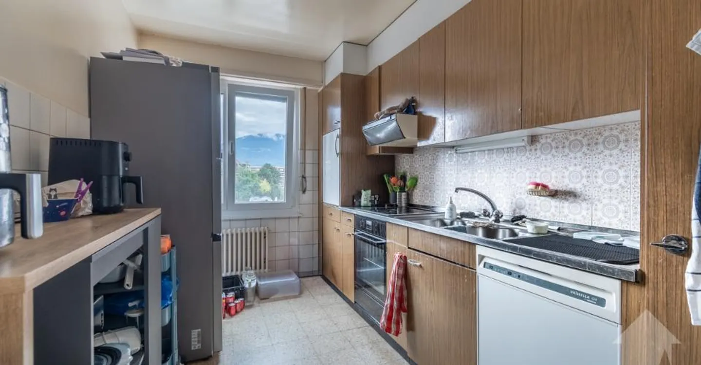 Spazioso appartamento di 3.5 locali con balcone in pieno centro - Foto 4 di 9
