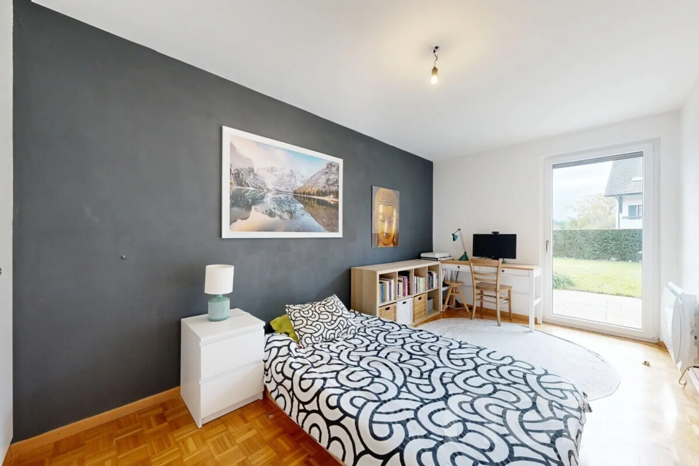 Bright duplex with large private garden - Photo 8 of 12