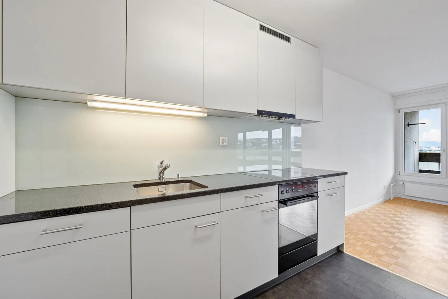 Appartamento 2.5 locali all'8° piano in affitto a 8064 Zurigo - Foto 2 di 6