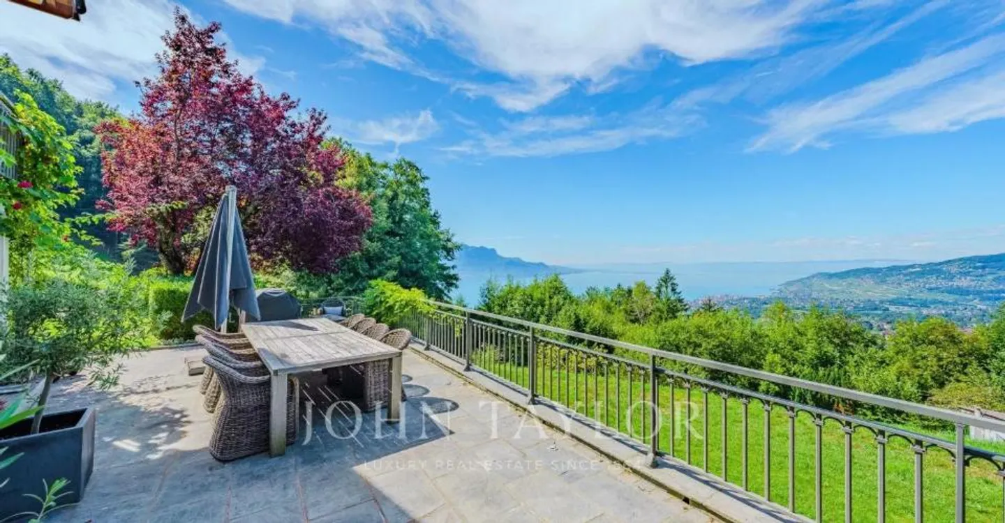 Charming Villa with Lake View - Photo 2 of 12