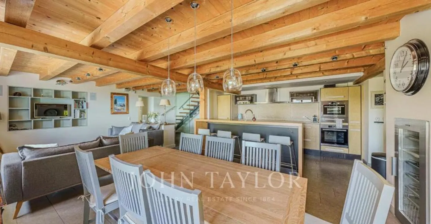 Charming Villa with Lake View - Photo 6 of 12