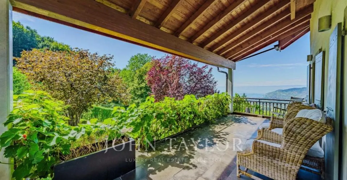 Charming Villa with Lake View - Photo 8 of 12