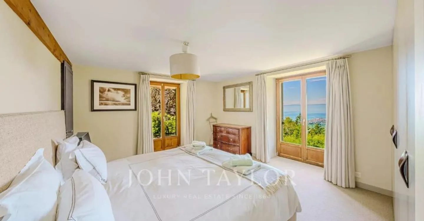 Charming Villa with Lake View - Photo 9 of 12