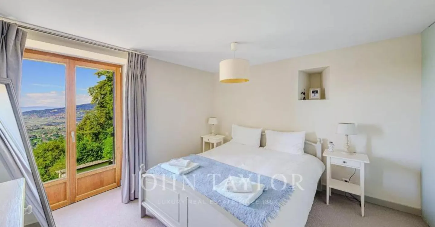 Charming Villa with Lake View - Photo 11 of 12