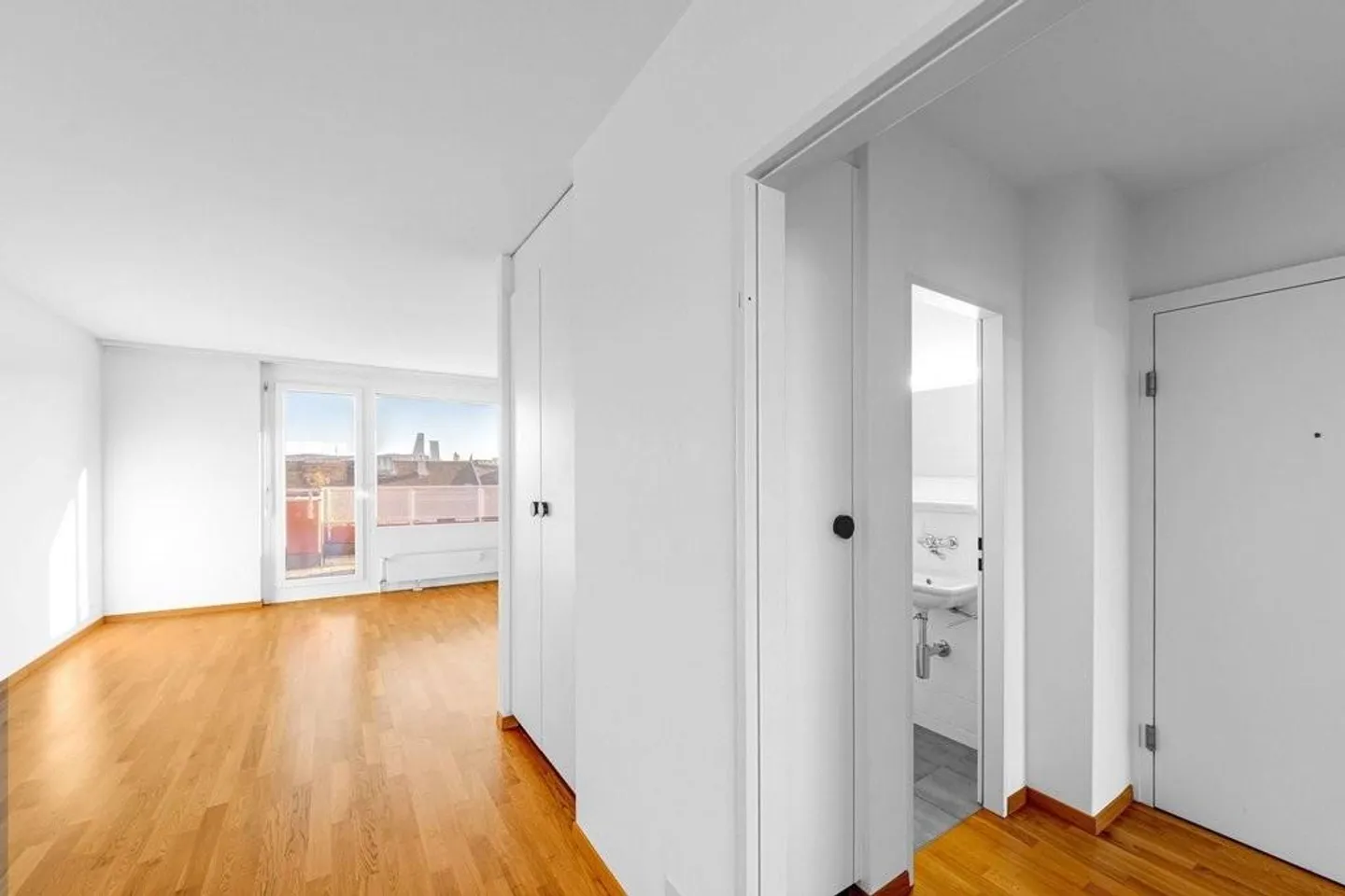 Living in a vibrant city quarter - Photo 5 of 5