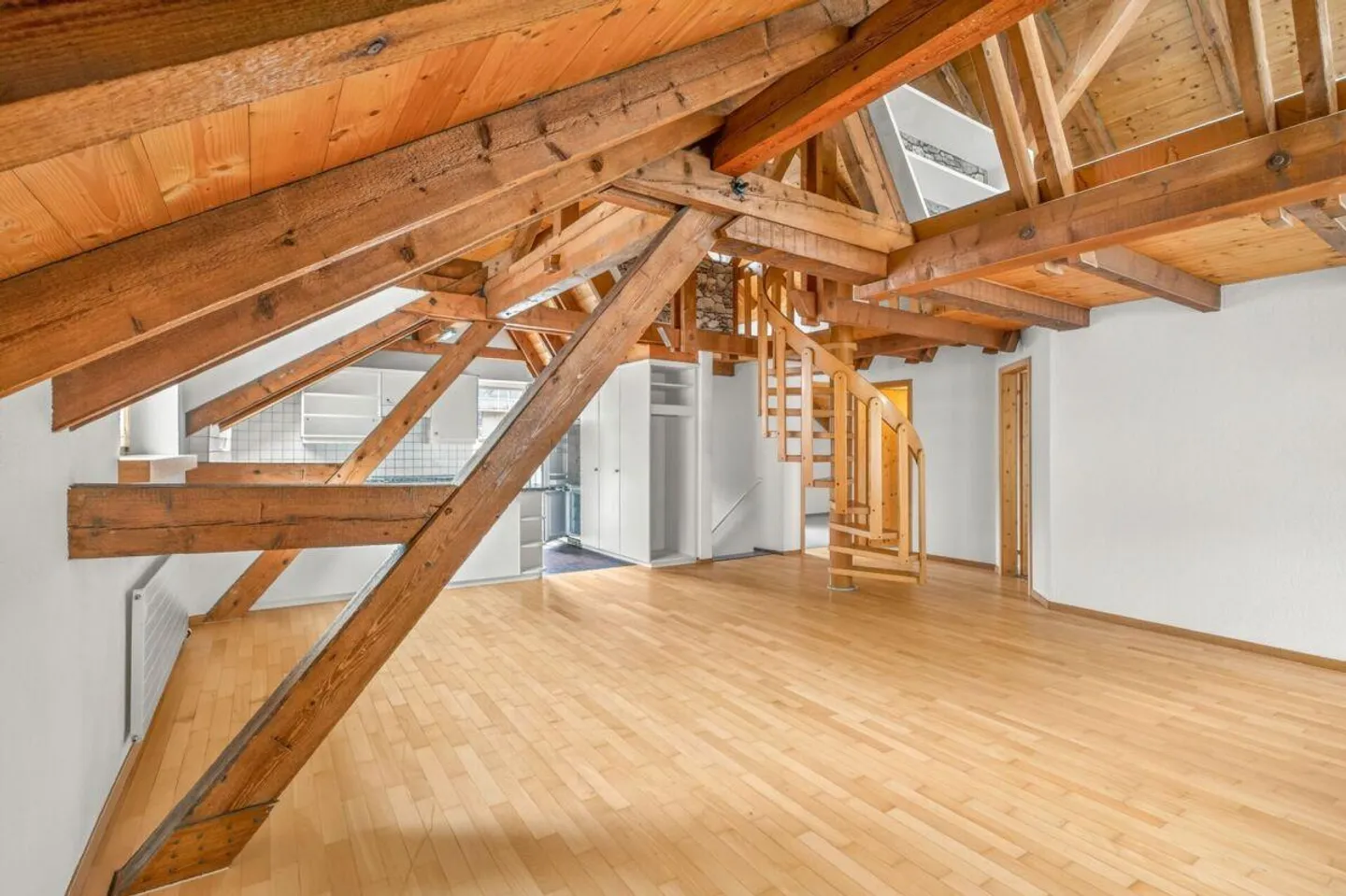 Two apartments under one roof - buy together, use individually - Photo 3 of 14