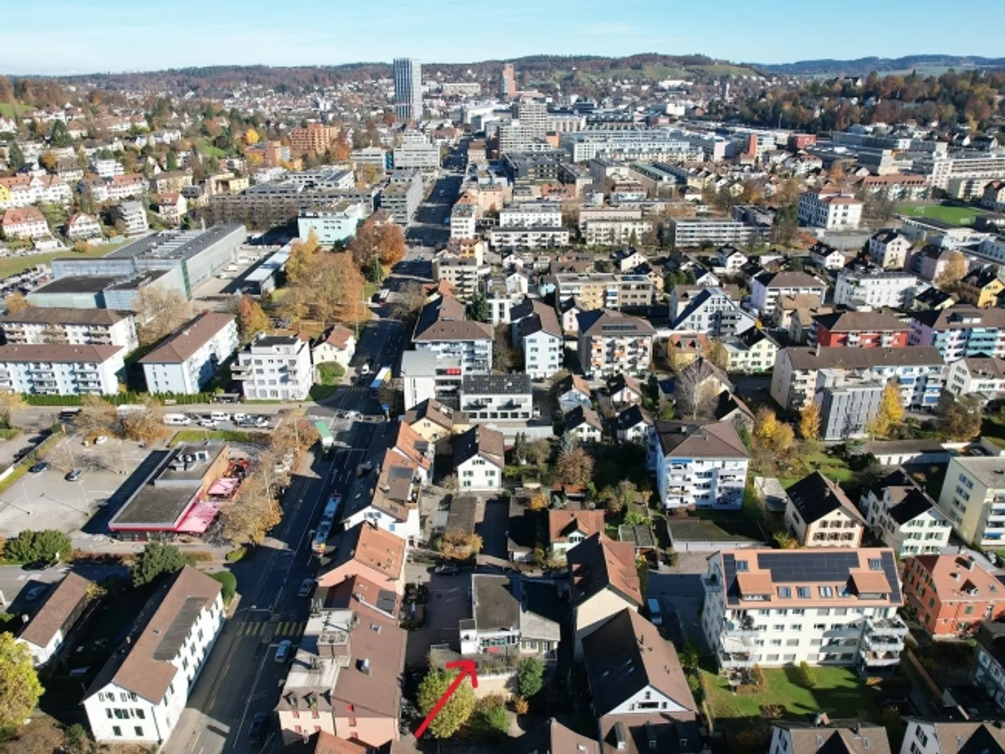 Versatile commercial property in a central location - Photo 11 of 12