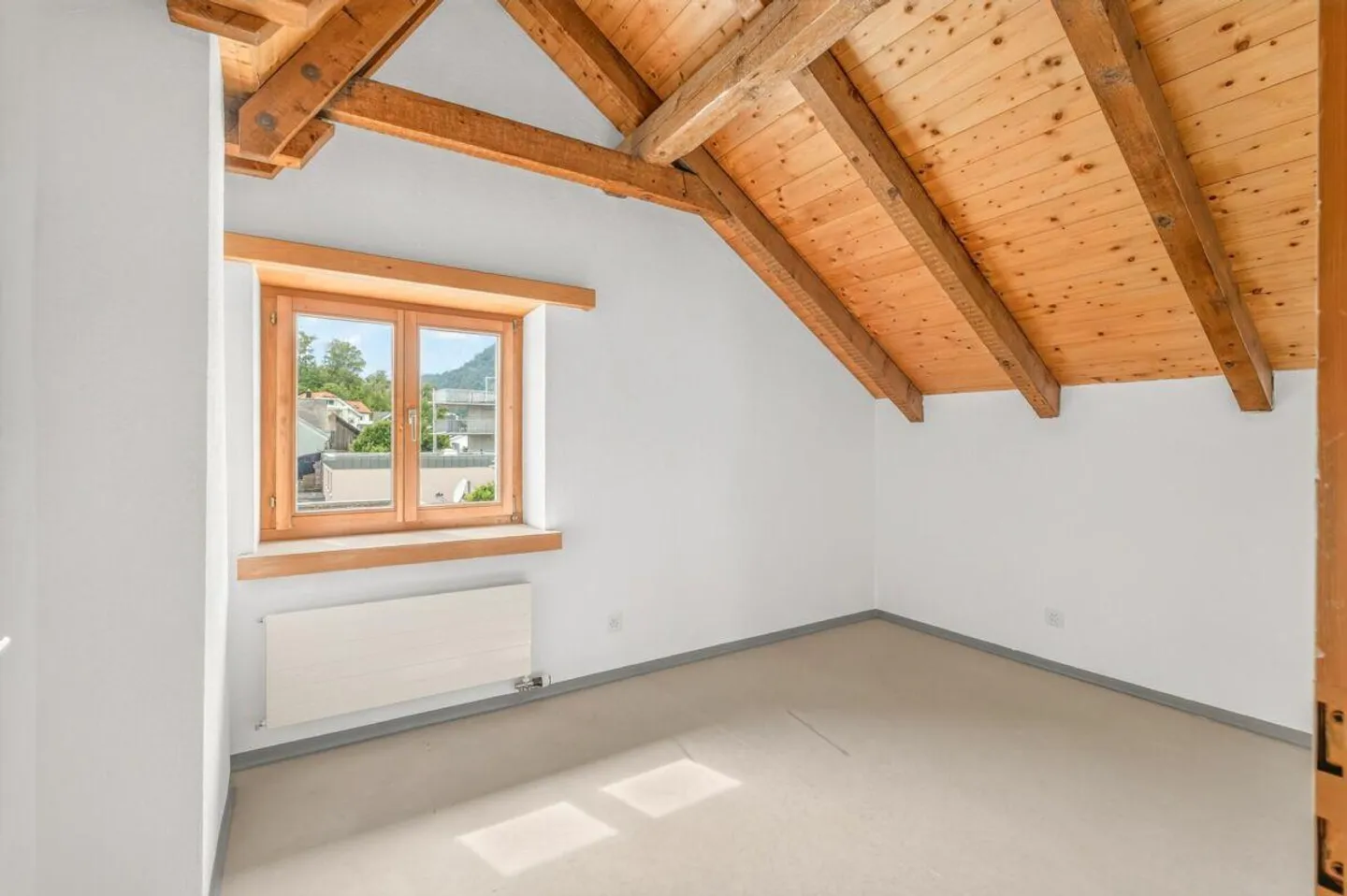 Two apartments under one roof - buy together, use individually - Photo 7 of 14