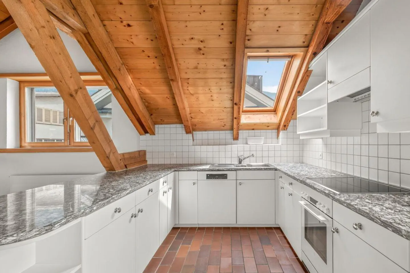 Two apartments under one roof - buy together, use individually - Photo 5 of 14