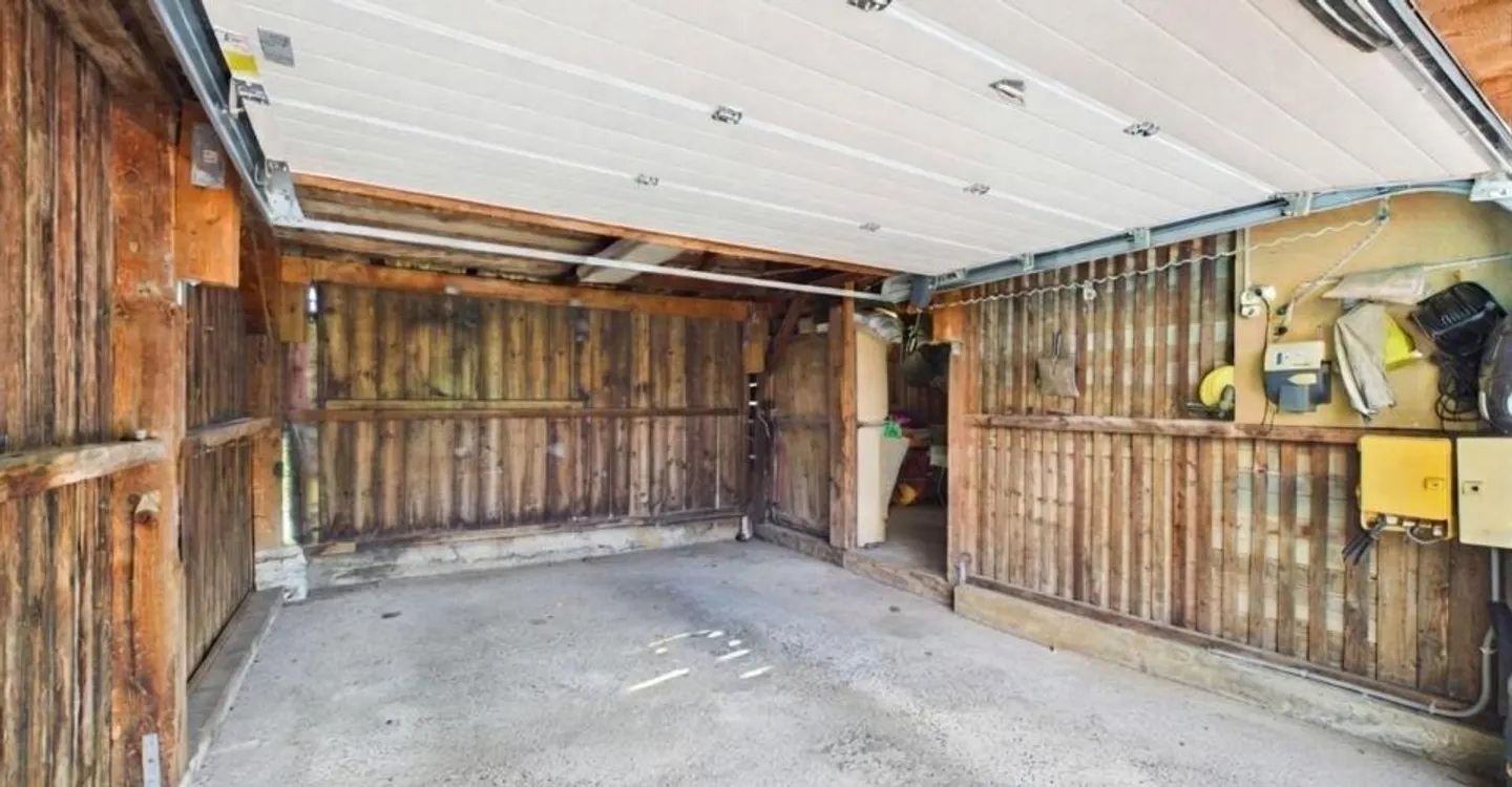 Maison contiguë de 5.5 pièces avec jardin, garage et beau potentiel - Photo 11 of 13