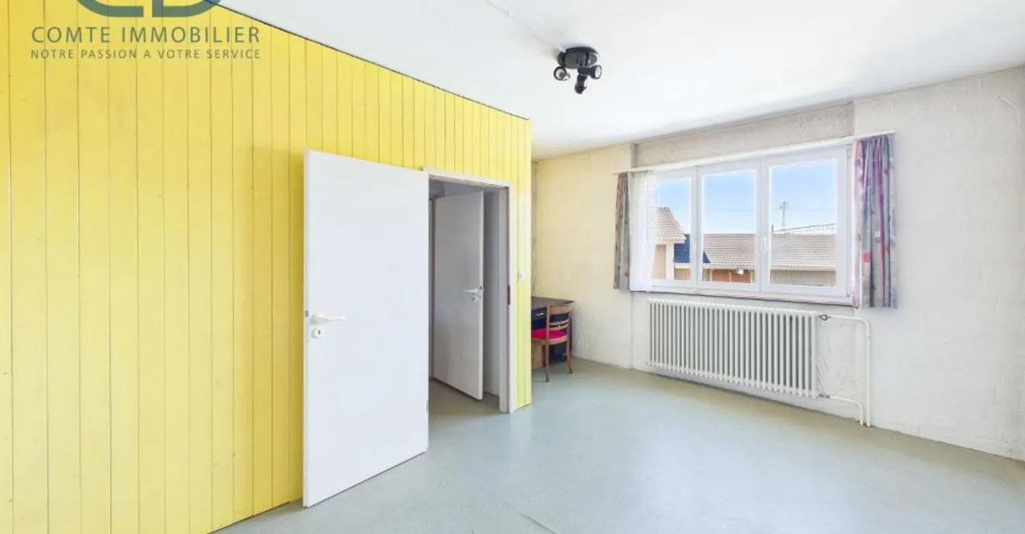 Maison contiguë de 5.5 pièces avec jardin, garage et beau potentiel - Photo 7 of 13