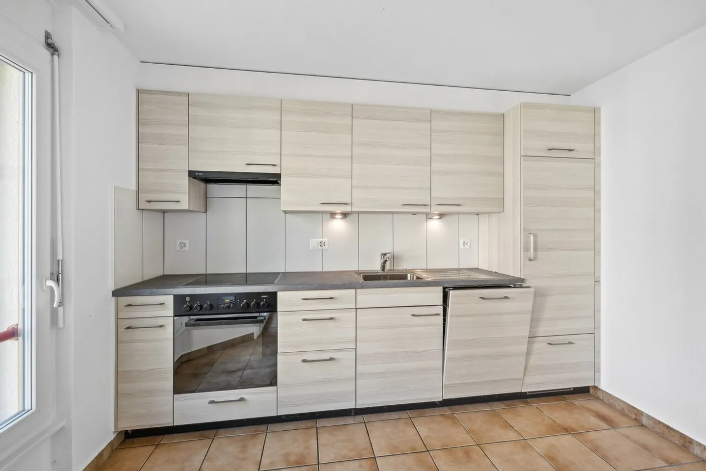 appartement de 2,5 pces à louer dans quartier très ensoleillé - Photo 1 sur 14