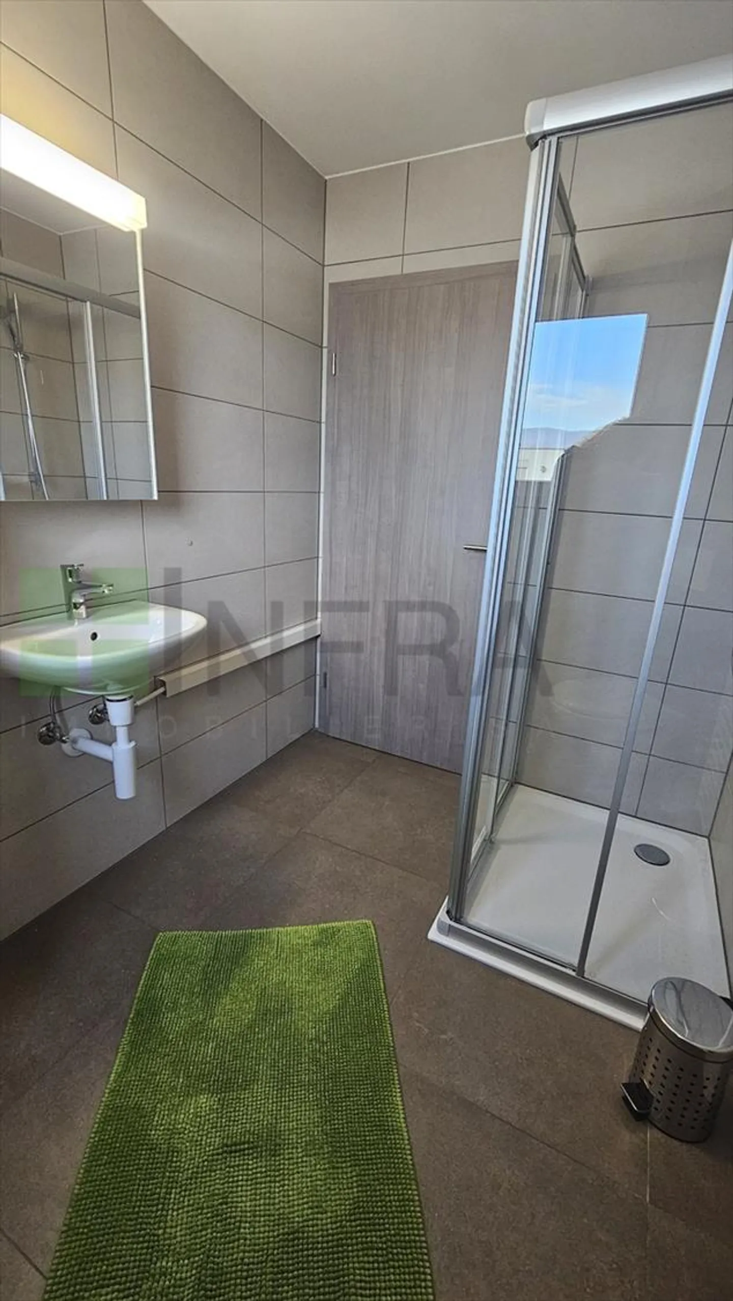 Leben an der Spitze: Penthouse von 140 m² mit 128 m² Terrasse - Foto 6 von 10