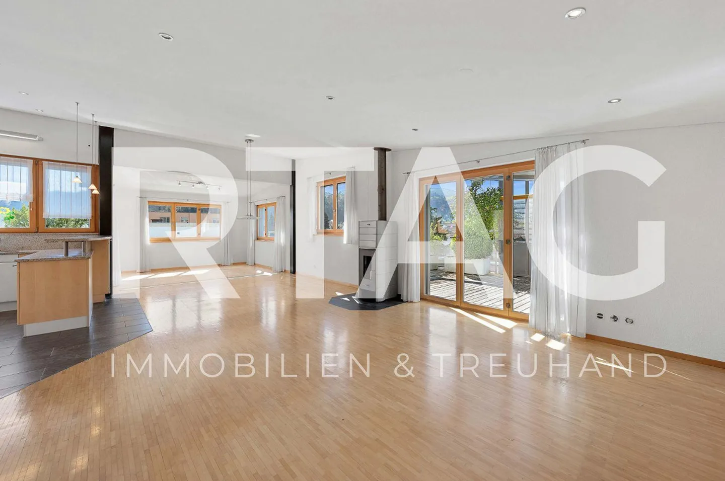 Geräumige Wohnung mit Terrasse - Foto 1 von 13