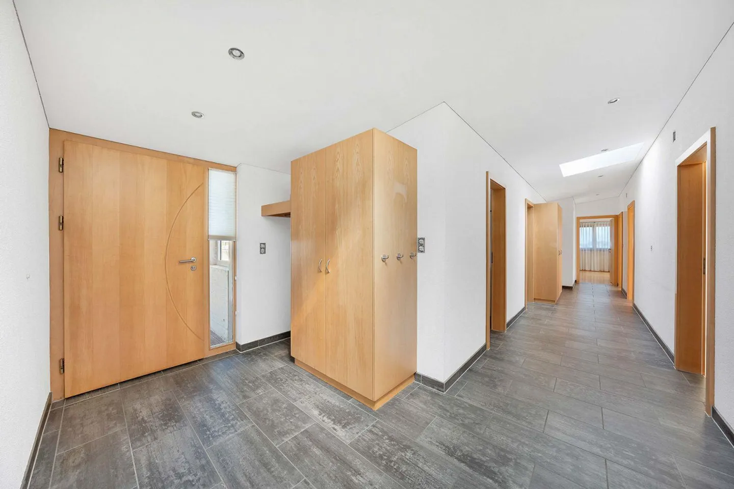 Geräumige Wohnung mit Terrasse - Foto 3 von 13