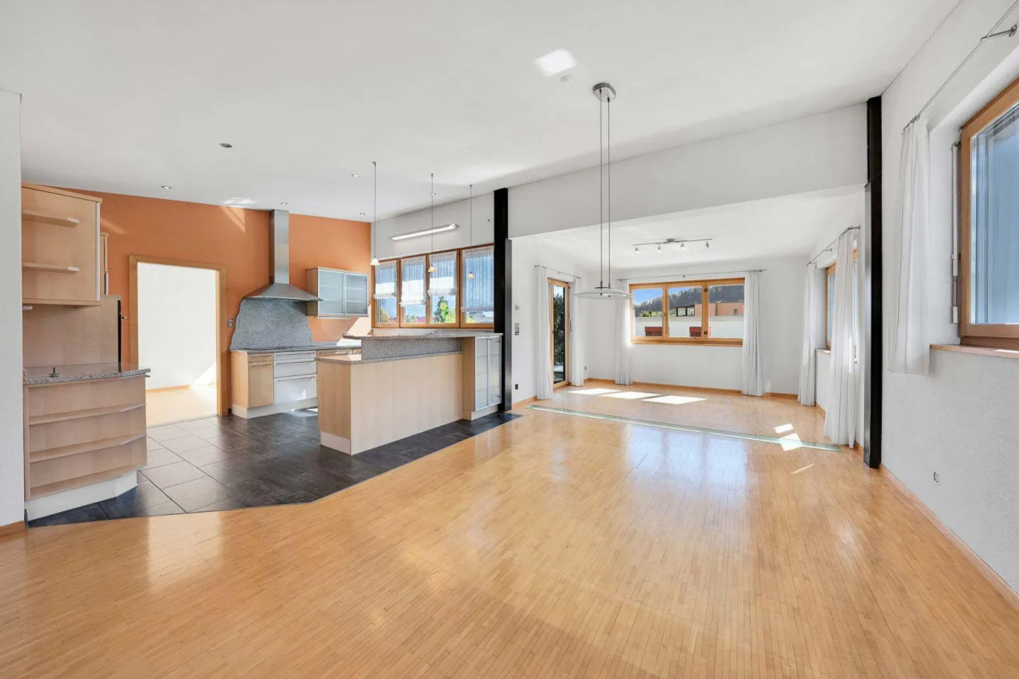 Geräumige Wohnung mit Terrasse - Foto 5 von 13