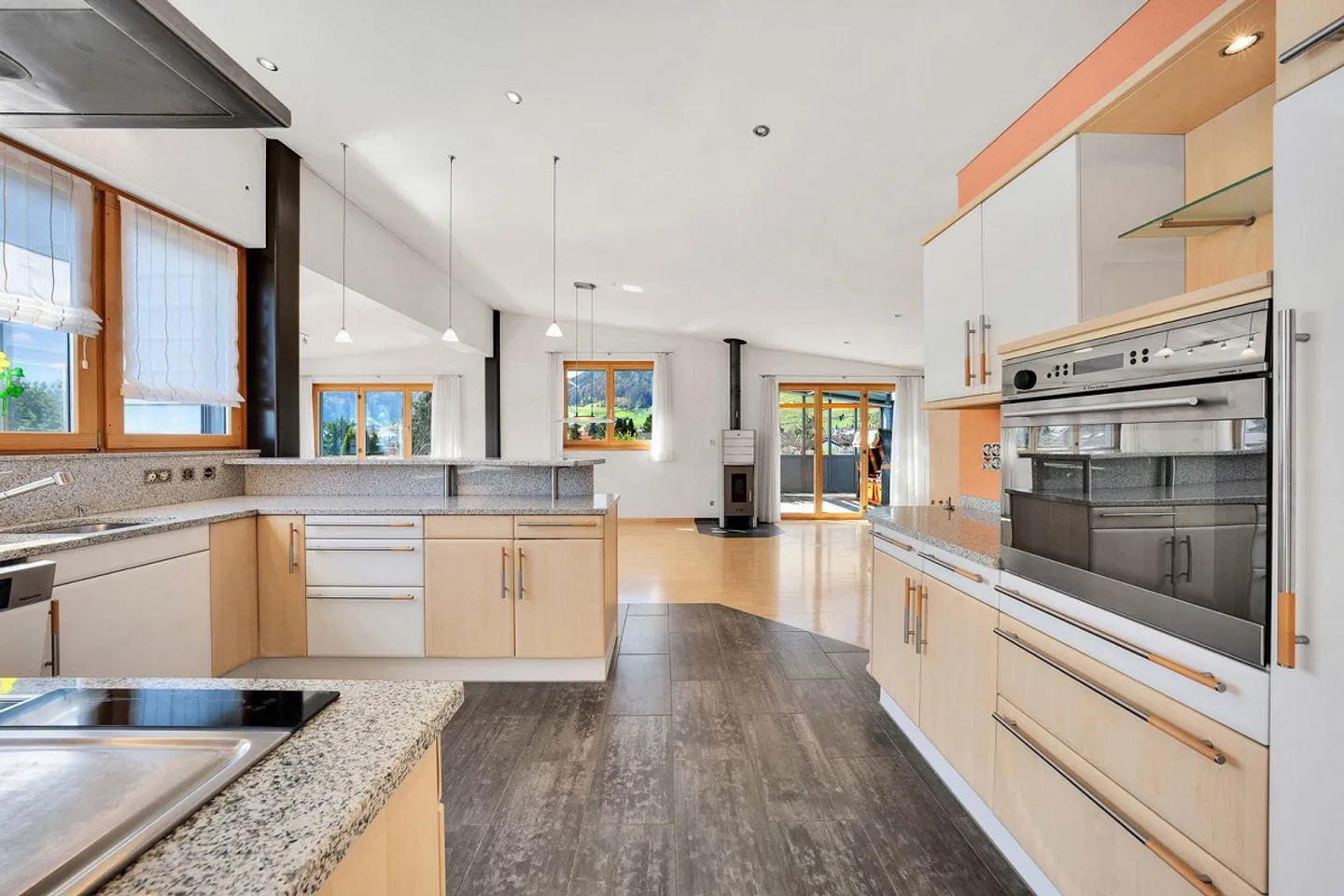 Geräumige Wohnung mit Terrasse - Foto 6 von 13