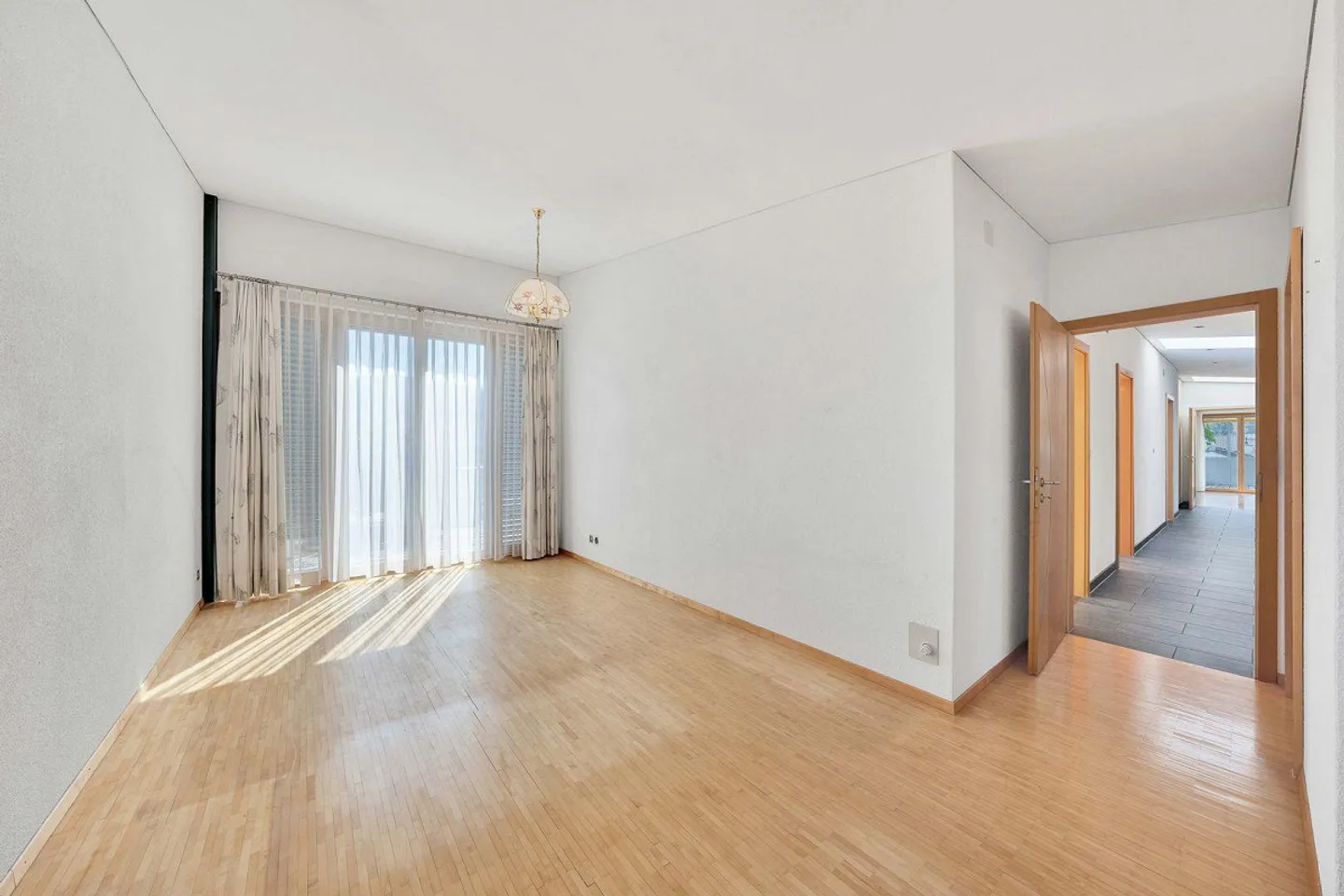 Geräumige Wohnung mit Terrasse - Foto 7 von 13