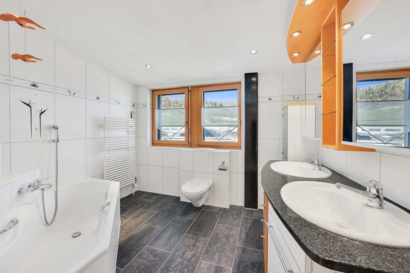 Geräumige Wohnung mit Terrasse - Foto 8 von 13