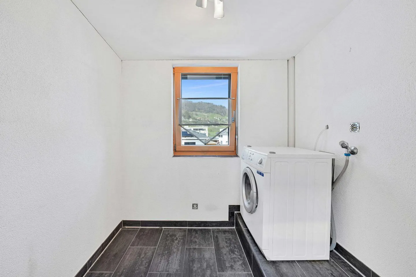 Geräumige Wohnung mit Terrasse - Foto 9 von 13