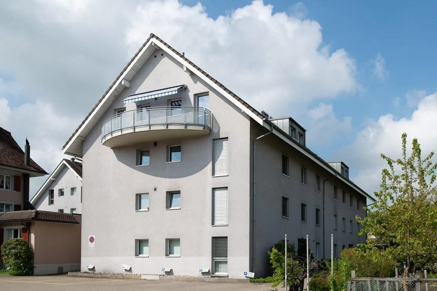 einzigartige Wohnung mit Dachzimmer - Photo 1 of 7