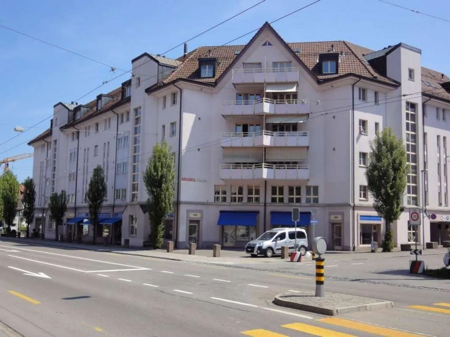 Versatile commercial space with shop window front in a good location - Photo 1 of 7