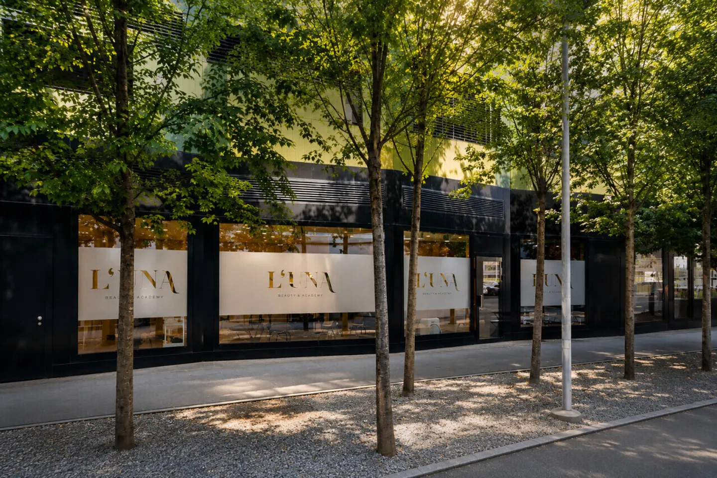 Studio commerciale pronto all'uso con finiture interne di alta qualità - Foto 3 di 8