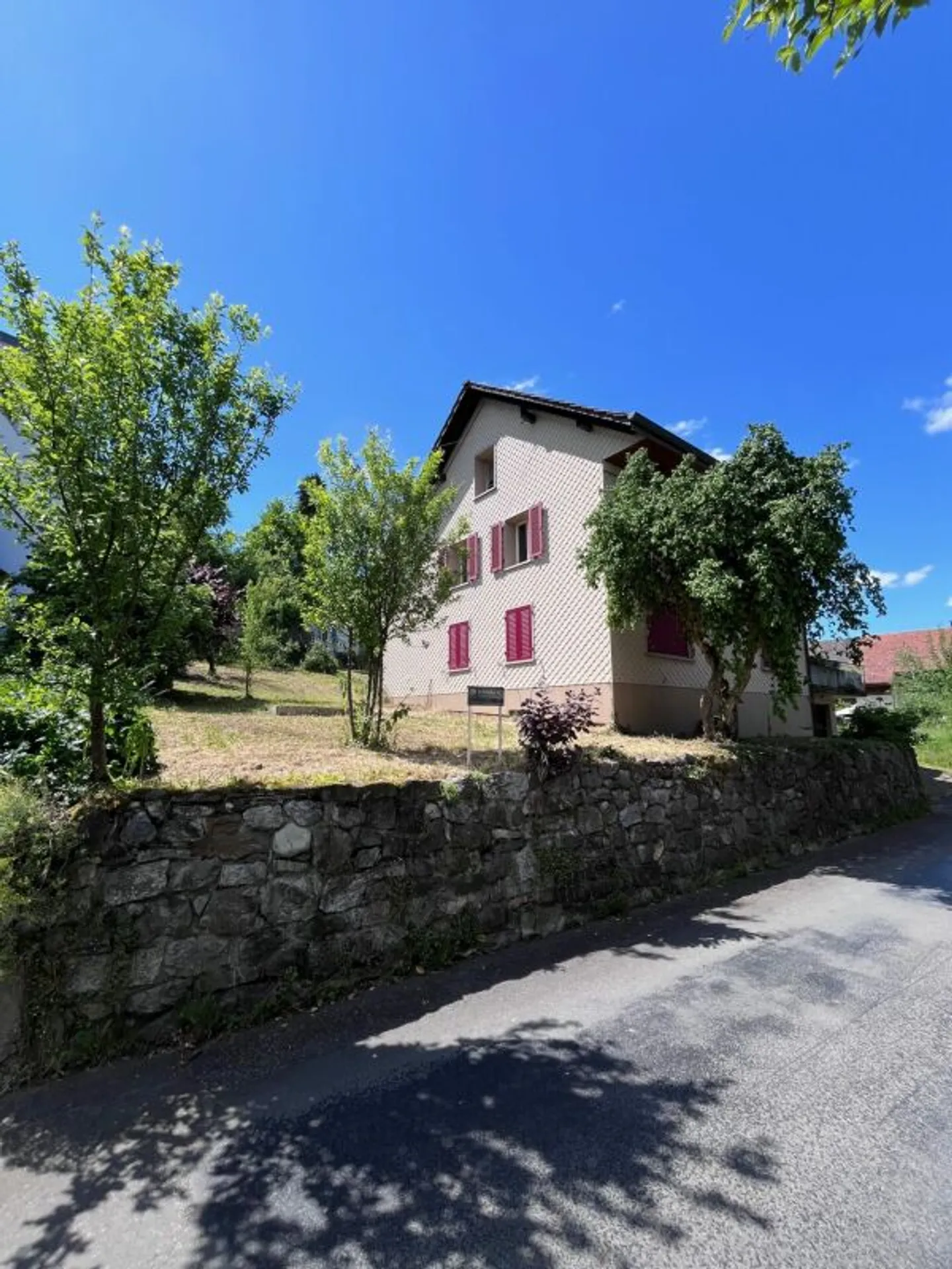 Terrain à bâtir avec ancienne propriété et étude de concept - Photo 2 sur 17