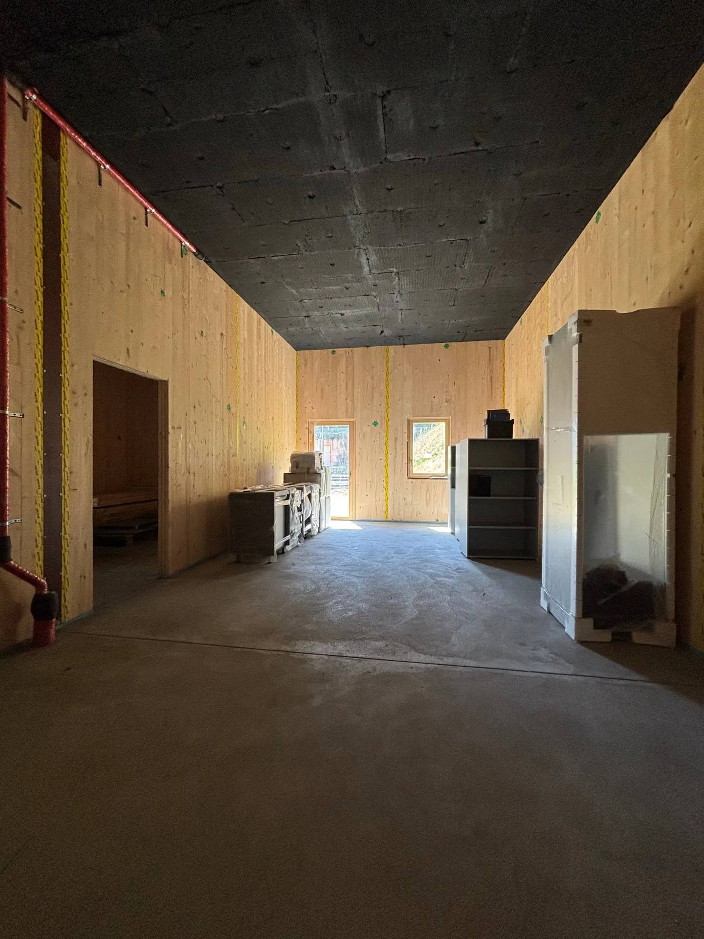 Posizione commerciale unica con magazzino a Cama - Foto 5 di 6