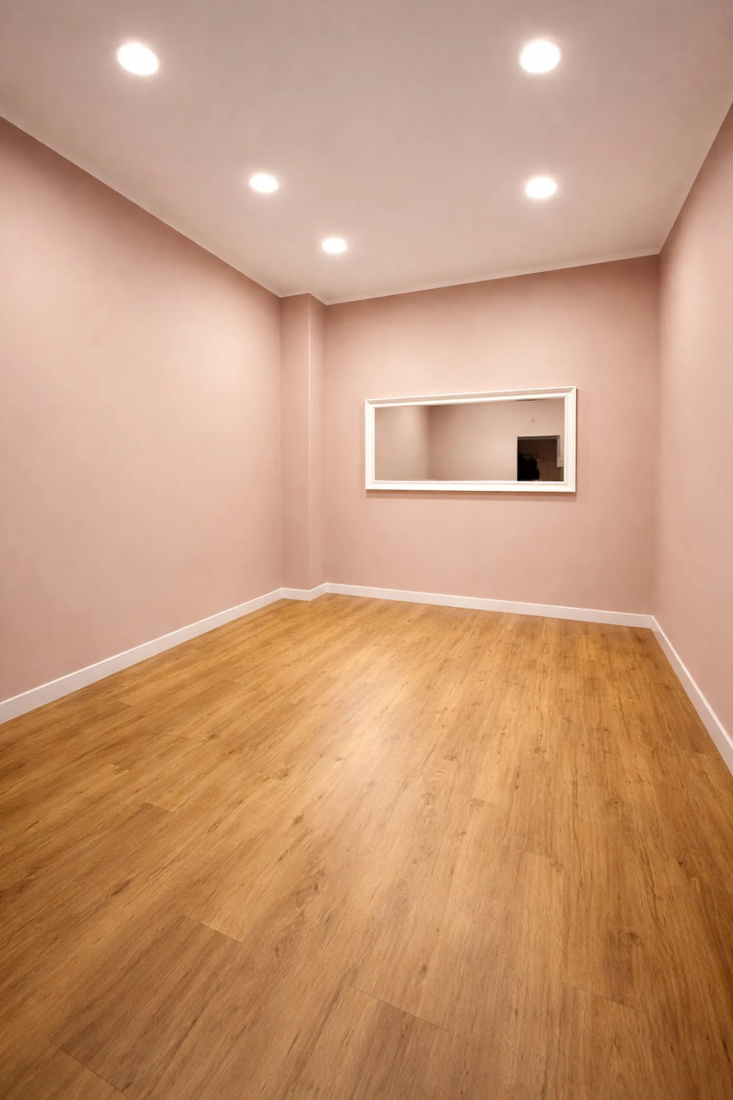 Studio commerciale pronto all'uso con finiture interne di alta qualità - Foto 6 di 8