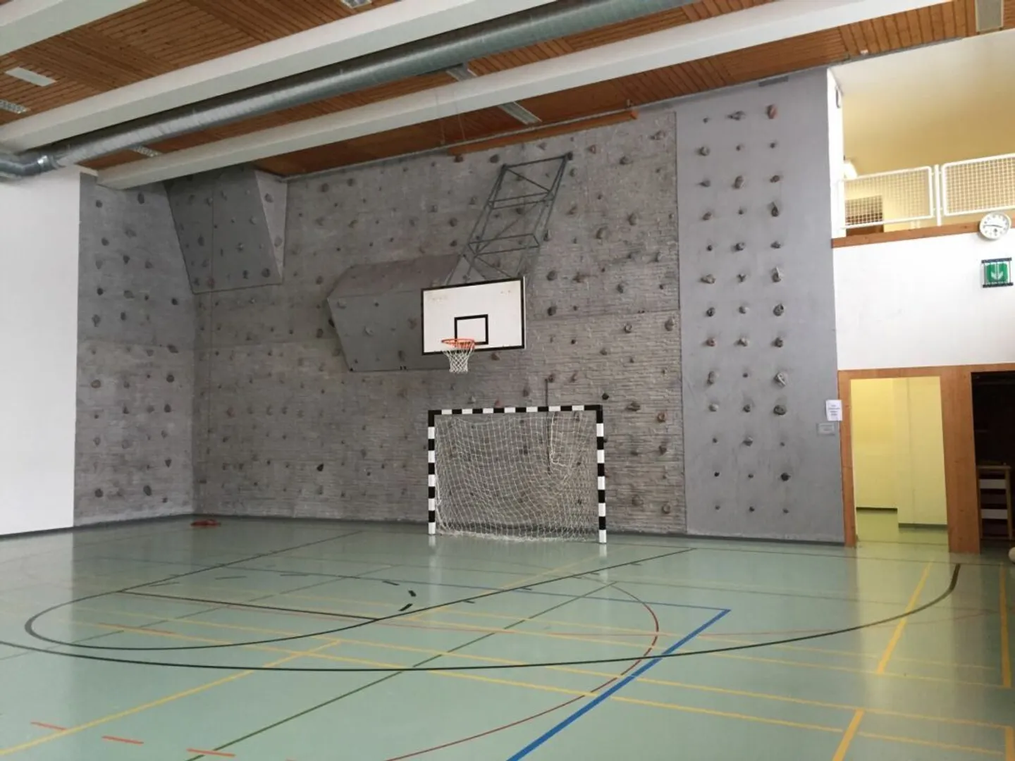Ex centro sportivo con potenziale per riutilizzo! - Foto 12 di 18