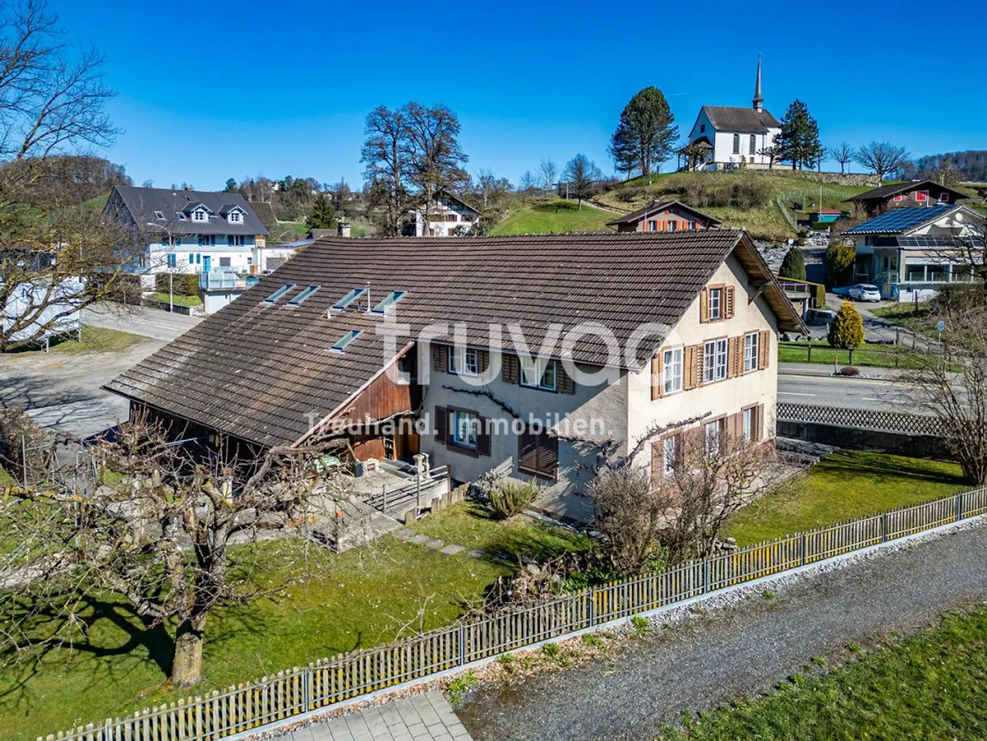 Sogno di Famiglia con Grande Giardino e Potenziale - Foto 1 di 9