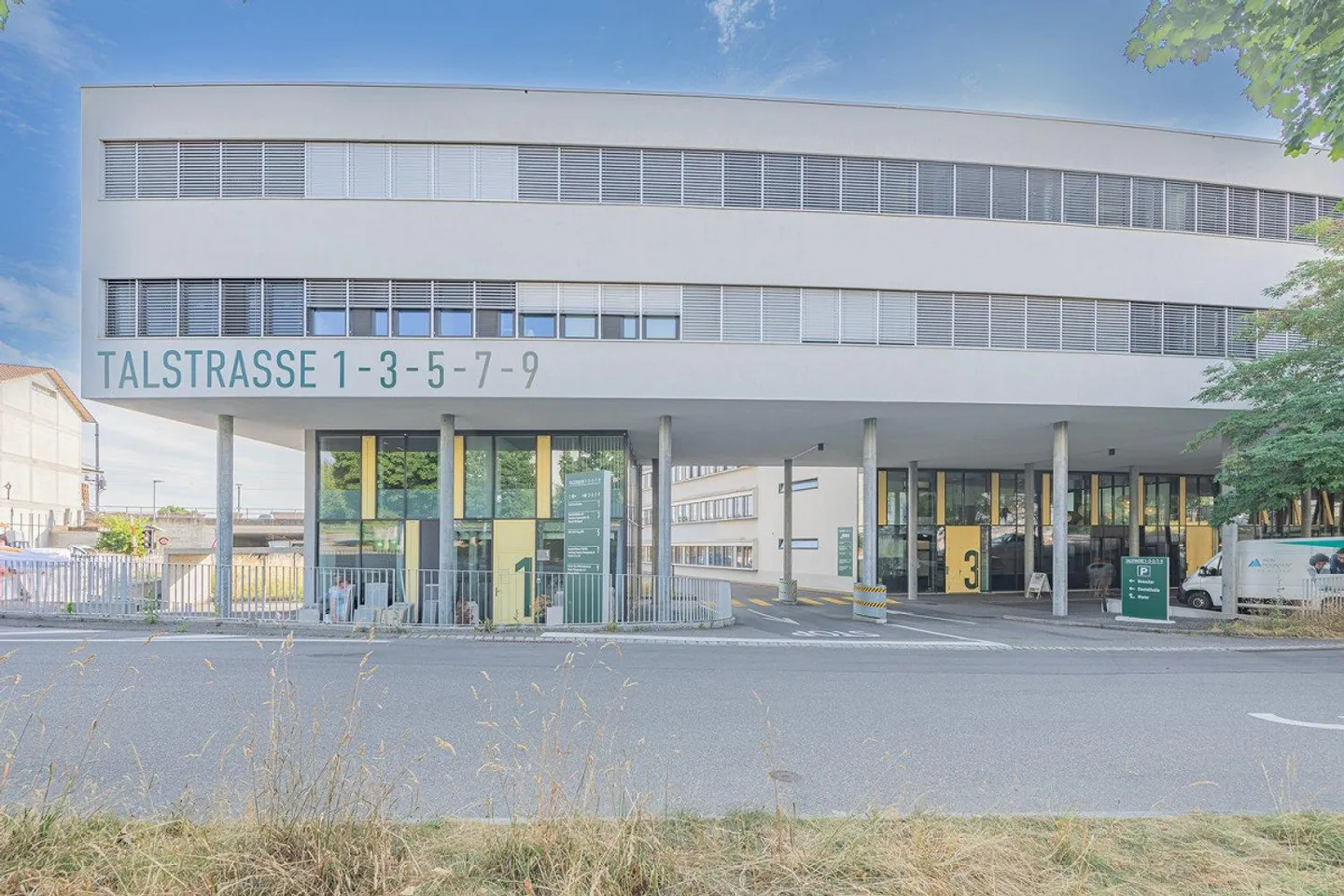Vielseitige Gewerbefläche - Foto 1 von 3