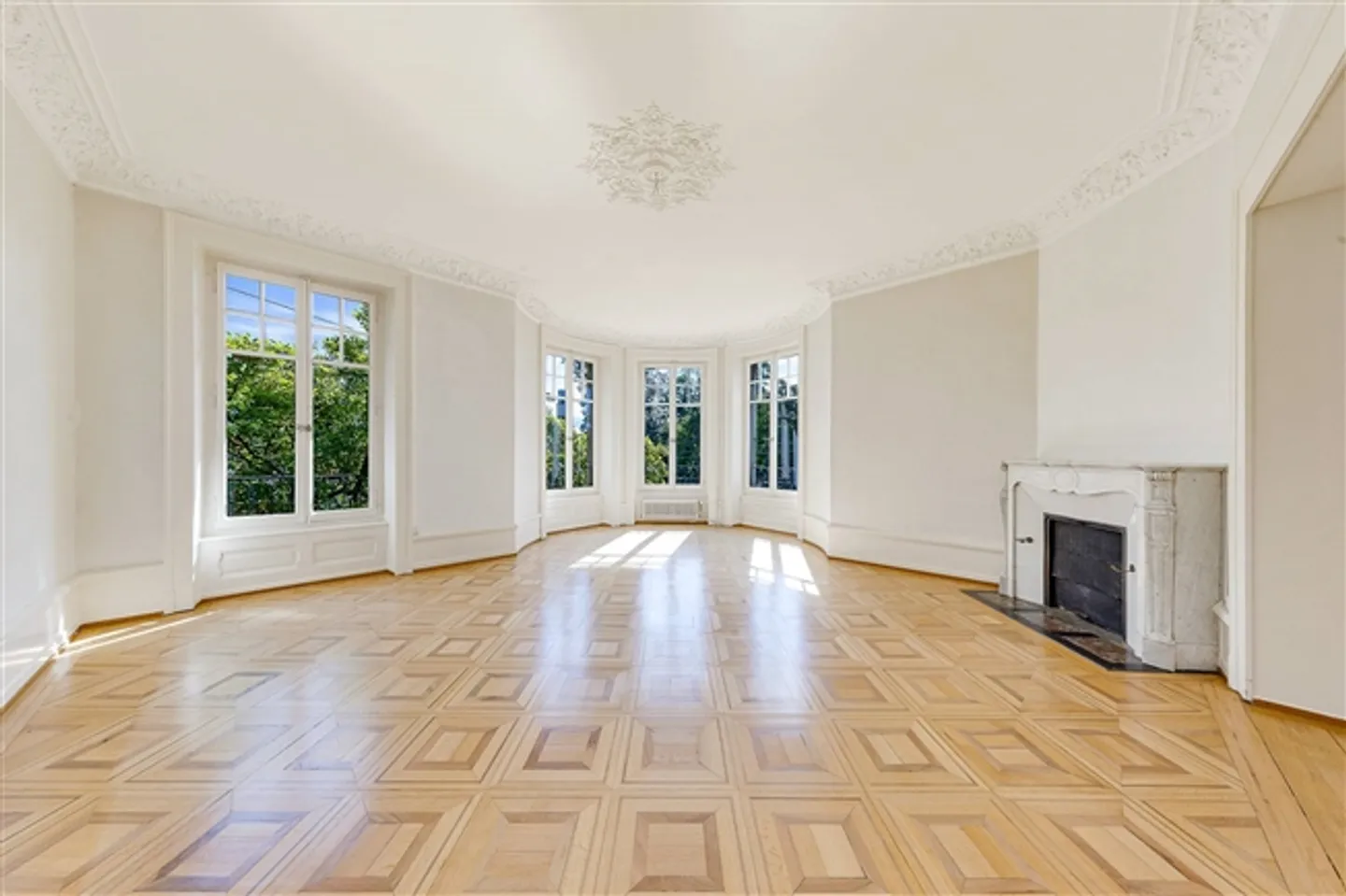 Extraordinary 5.5-room apartment with 2 balconies, just a stone's throw from Ouchy. - Photo 1 of 7
