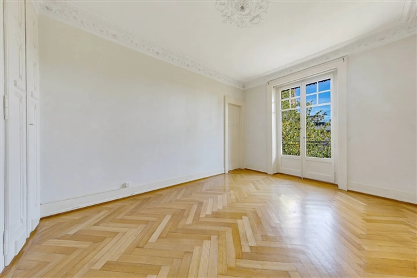 Extraordinary 5.5-room apartment with 2 balconies, just a stone's throw from Ouchy. - Photo 4 of 7