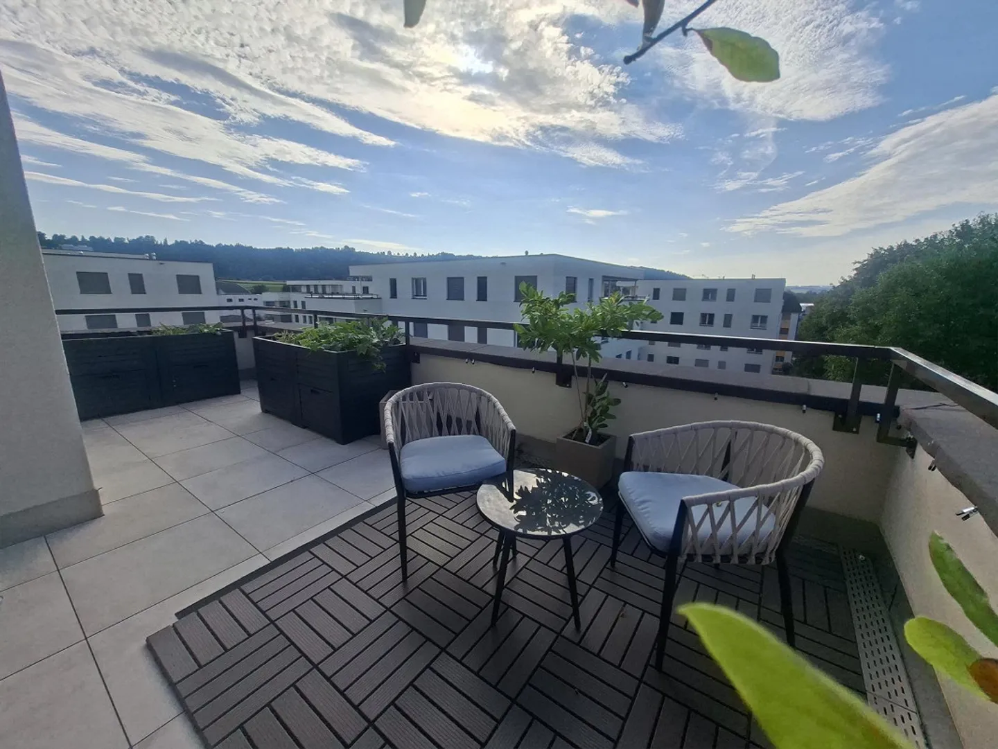 Grosszügige 3.5-Zimmer-Attika 91 m² & 52m² grosser Dachterrasse - Photo 10 of 11