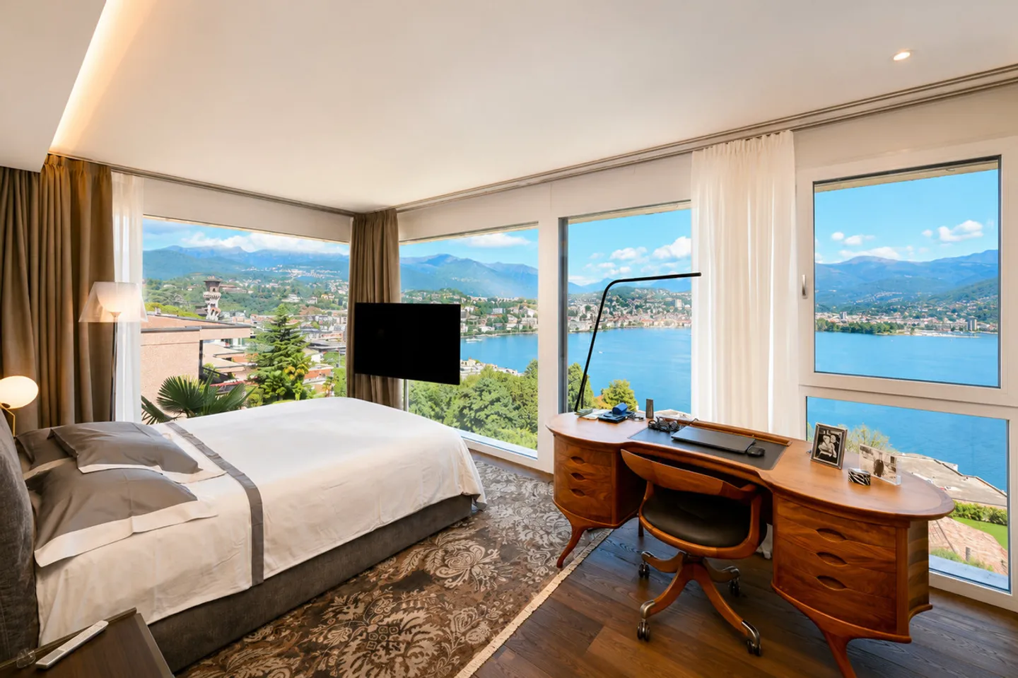 Luxury Furnished Apartment with Large Terrace and Lake View - Photo 13 of 24