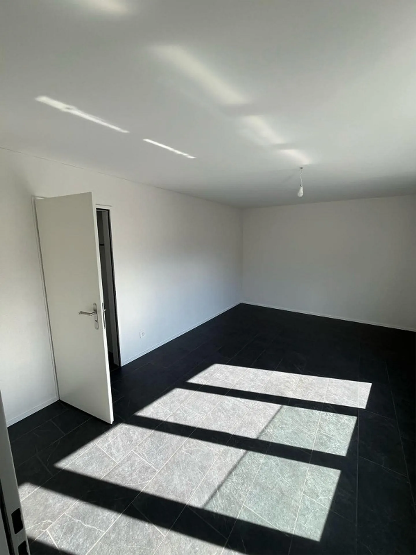 moderne 4,5 Zimmer Wohnung in zentraler Lage als Festwohnsitz - Photo 11 sur 14