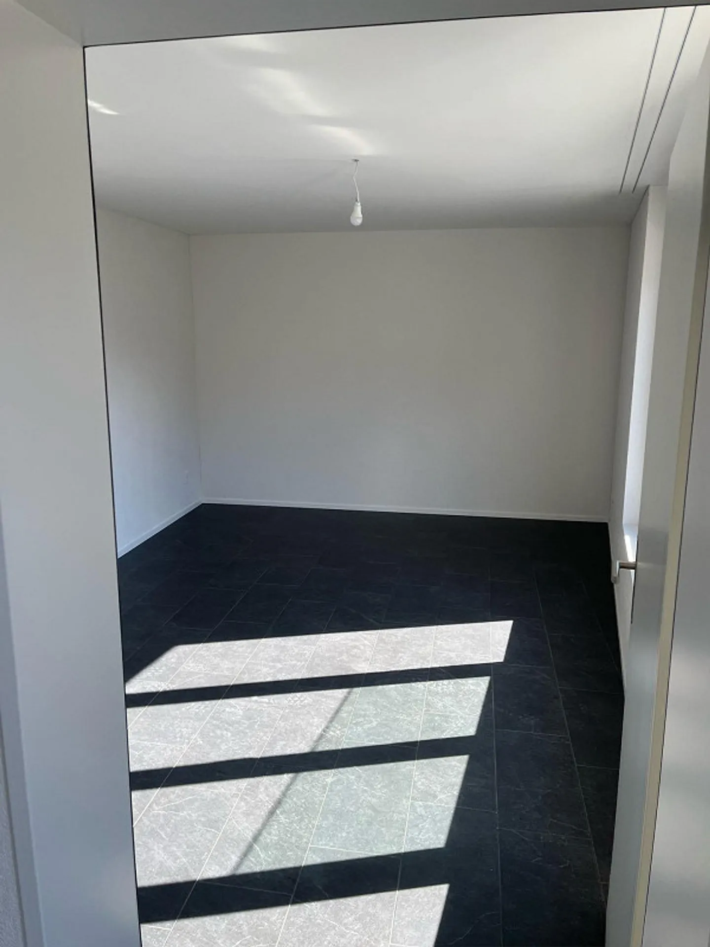 moderne 4,5 Zimmer Wohnung in zentraler Lage als Festwohnsitz - Photo 12 sur 14